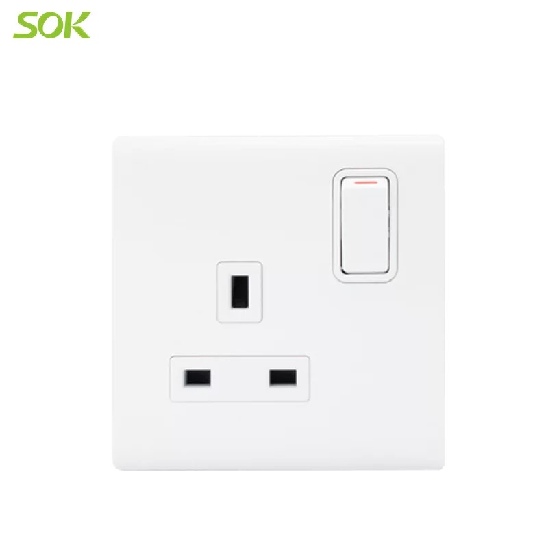 13A 250V Single Pole Switched BS Socket Outlet - White 1 Gang