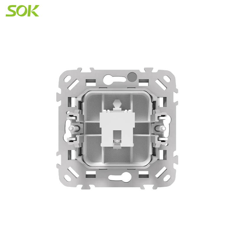 A_computer_plug_and_a_phone_plug_(2).png
